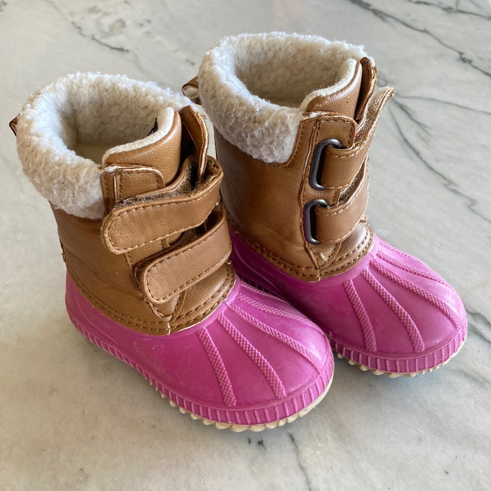 GAP toddler girls snow boots size 5/6